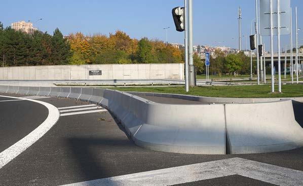 27 SILNIČNÍ ZÁCHYTNÉ SYSTÉMY HS01 CSB SVODIDLO 50 MALÁ STĚNA VODÍCÍ skladebné rozměry* mm poče hmonos název výška šířka délka ks/bm kg/ks základní 500 440 2000 0,50 525 zkrácené - doplněk 500 440