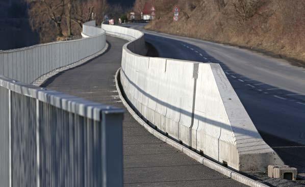 35 SILNIČNÍ ZÁCHYTNÉ SYSTÉMY HS08 CSB PRÁH PRO SVODIDLO skladebné rozměry mm poče hmonos název výška šířka délka ks/bm kg/ks práh pro svodidlo 125 cm 200 250 1250 0,800 144 práh pro svodidlo 160 cm