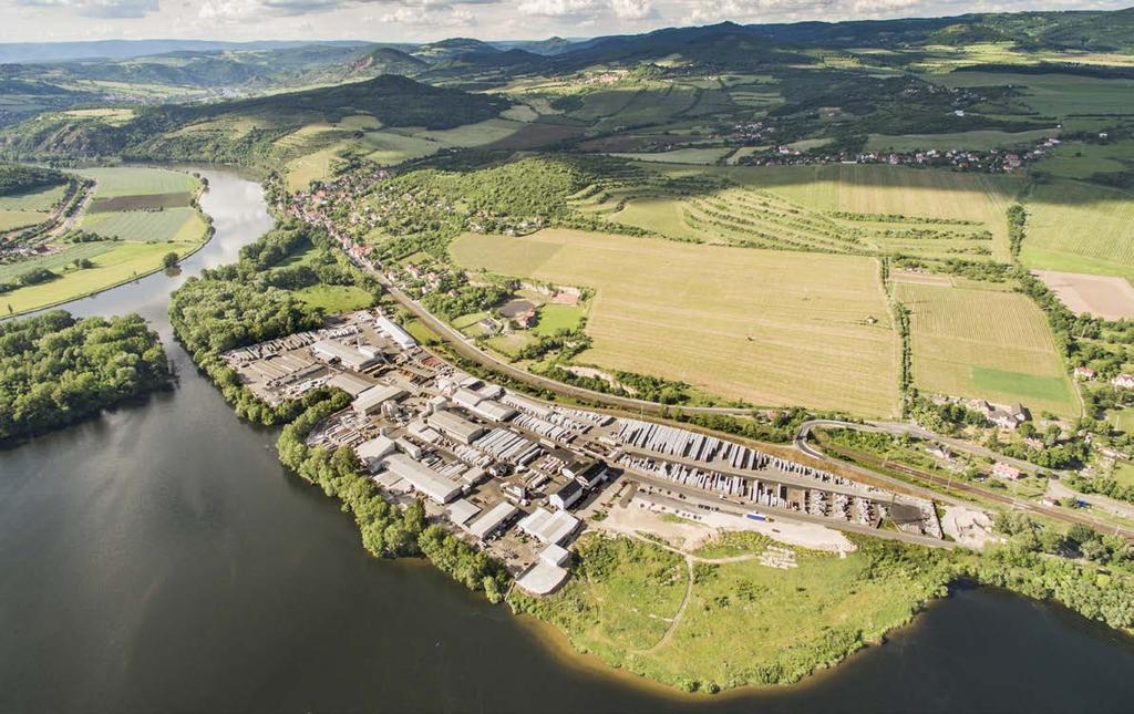 100 Společnos CS-BETON sídlí ve Velkých Žernosekách nedaleko Lioměřic. Sojí v Českém sředohoří, na pravém břehu řeky Labe, pod vrchem nazvaným Radobýl.