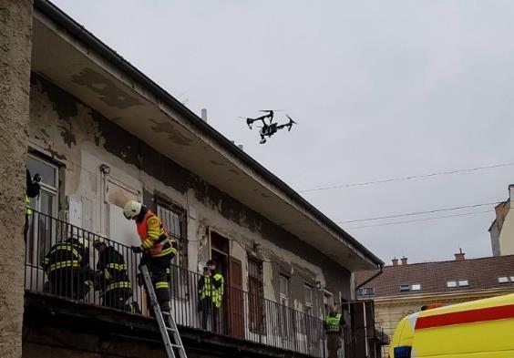 4 Modernizace bezpečnostních prvků ve cvičném polygonu V roce 2017 jsme ve Frýdku-Místku modernizovali v oblasti bezpečnosti výcvik v polygonu.
