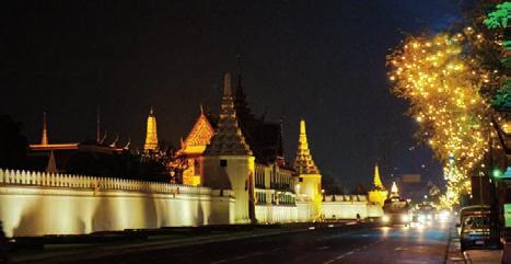 Pattaya Pattaya leží asi 145km jižně od Bangkoku aje pokládána za nejvýznačnější mořské letovisko. Způvodní rybářské vesničky se stala královnou asijských letovisek.