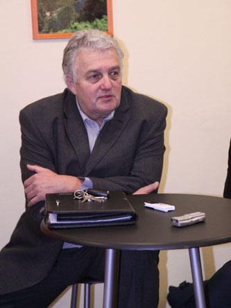 STRIEBORNÁ VOLEJBALOVÁ LOPTA SVF VLADIMÍR SIRVOŇ Ako dlhoročný hráč ČH Bratislava dosiahol s týmto družstvom v rokoch 1978, 1979 a 1981 titul majstra ČSSR, v roku 1979 bola ČH víťazom EPM a v roku