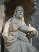 KALENDÁRIUM 1300 (715 LET) Václav II. provedl měnovou reformu ražením tzv. pražského groše, nejslavnější mince českého mincovnictví. Zavedení nové mince umožnilo objevení stříbra v Kutné Hoře.