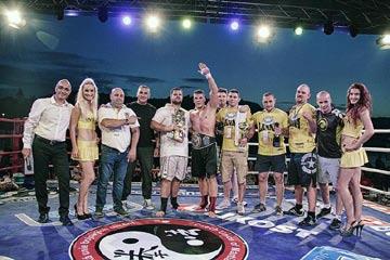 s MMA a titulovými zápasy WAKO.