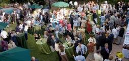 kapacita 150 míst - zahrada k pořádání garden party, barbecue, k relaxaci i odpočinku v zahradě je k dispozici krytý vyhřívaný bazén Bar velký výběr alkoholických i nealkoholických nápojů Dopravní