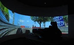systému Motec (je možné srovnání i s daty ze skutečného auta) Real-time sledování simulace včetně sektorových časů, aplikace plynu, brzdy atd.