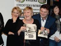 U budovy bude rovněž první chodník slávy a herecká alej, která bude připomínat osobnosti, které už