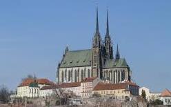 ) také Jihlava, Třebíč, Blansko, Hodonín, Břeclav, Znojmo, Žďár n. S. Diecéze vznikla roku 1777. Je stále podřízeny olomoucké správě.