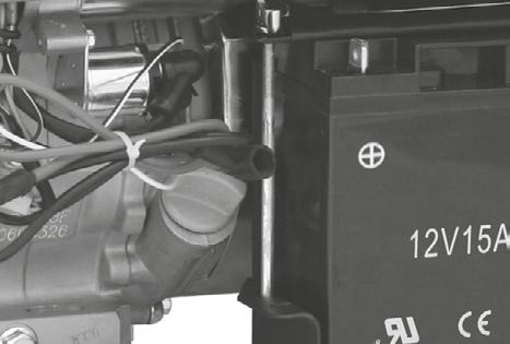 Příprava elektrocentrály k provozu VýSTRAHA Před uvedením centrály do provozu si přečtěte celý návod k použití a ponechte jej přiložený u centrály, aby se s ním obsluha mohla opětovně seznámit.