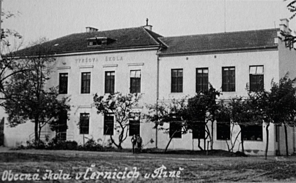 Založeno SRPŠ, které aktivně pomáhá škole, předsedkyní je Anna Želinská. Recitační soubor Sluníčko získal 1. místo v obvodním i městském kole, 2.