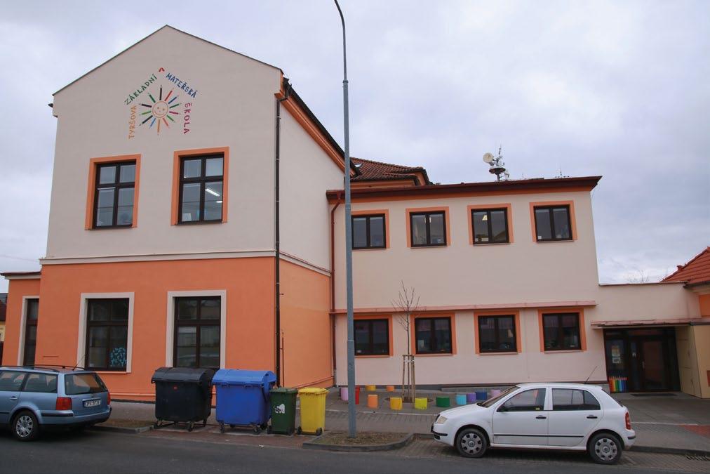 2015-16 140 dětí, 6 tříd, 3 třídy MŠ, 4 oddělení ŠD Zřídili jsme mobilní počítačovou učebnu vybavenou 10 tablety.