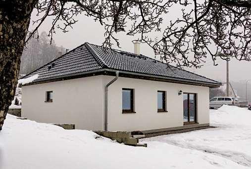 Největší kus Heřmaničky souběh traťových kolejí sedochoval, precizně opečovávaný aveskvělém stavu, za zahradou jistého domu vdětřichově.