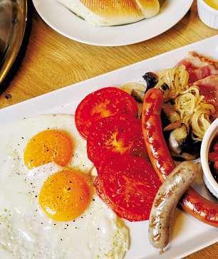 Liberecko 8. prosince 2017 31 Šoféřisanitek se učili, jak zvládat smyk KAM NA KAFÍČKO KOMERČNÍ PREZENTACE www.pausecafe.
