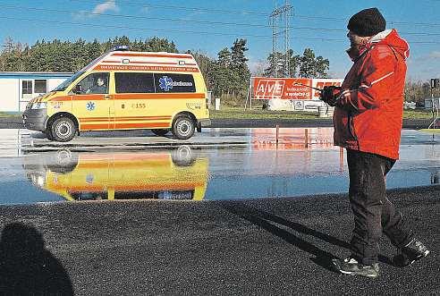 Zastavují ivmístě, kde je sanitka nemůže předjet, protože je silnice moc úzká. Například u ostrůvků. Stává se nám to často.
