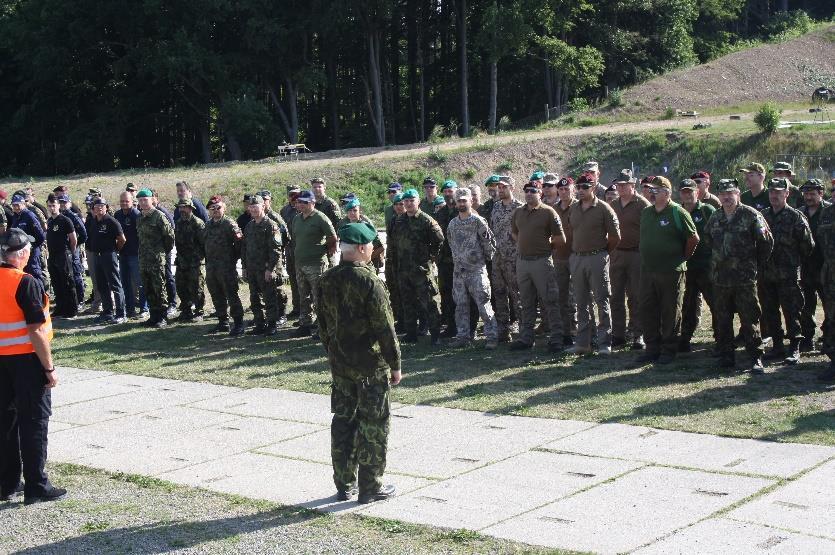 To zahrnovalo střelbu z různých zbraní, rozdělených do 3 kategorií nazvaných Pistole (Alfa Combat, CZ 75B), Samopal (GP SR9A1, Scopion 61) a Samonabíjecí