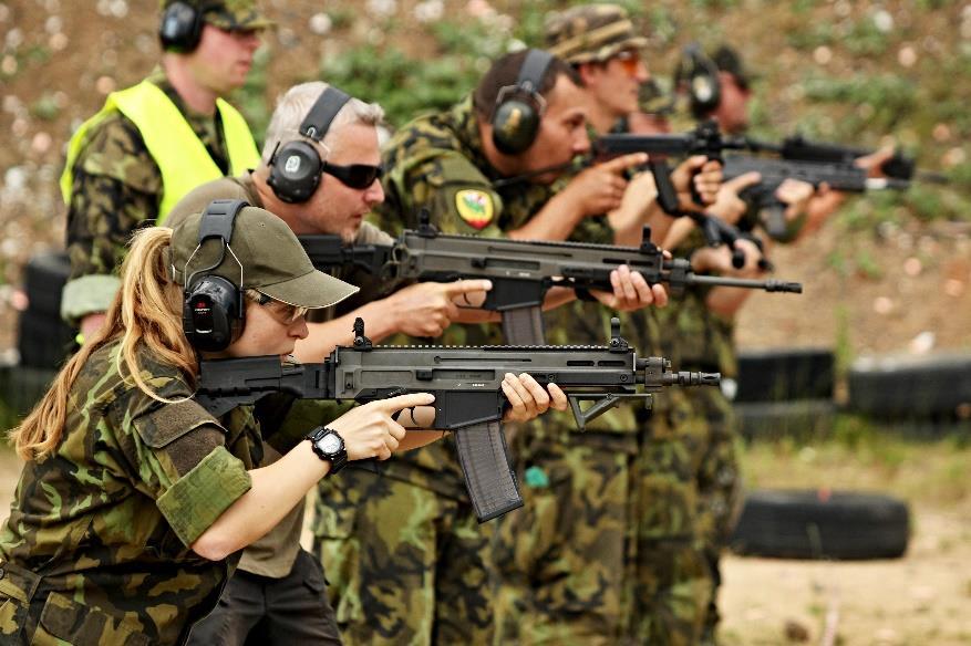Kategorie Pistole obsahovala mířenou střelbu z pistole Alfa Combat (terč 50/20, 25 m, 10 nábojů, 30 sekund) a střelbu z pistole CZ 75B (terč NLF s kruhy, 25 m, 10