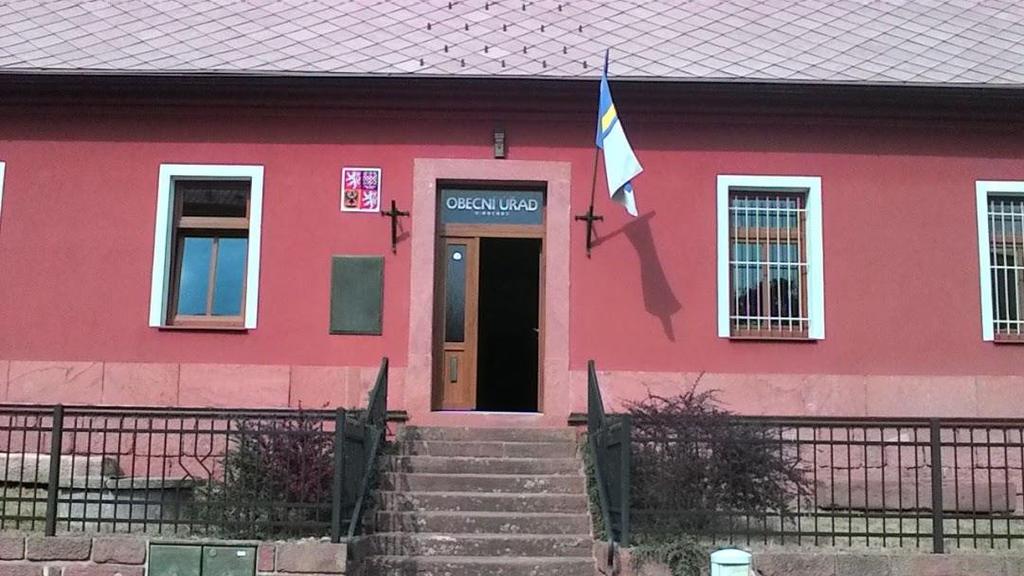 Počet obyvatel: 354 Základní škola: 1.- 5.