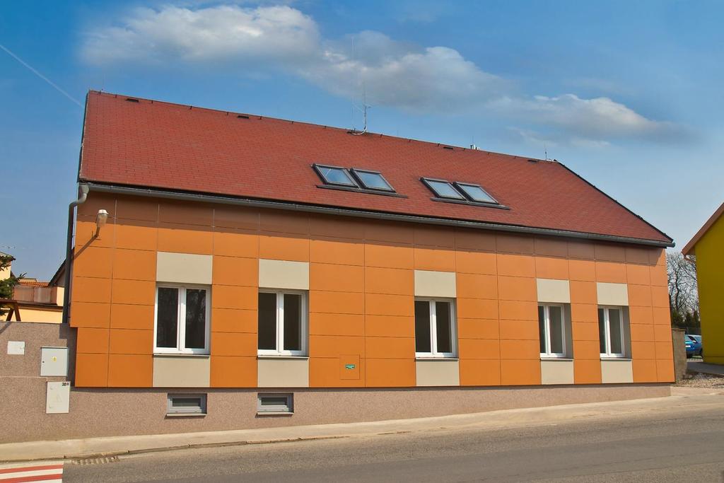 Počet obyvatel: 1718 Základní škola: 1.- 9.