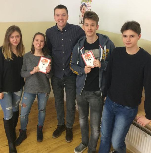 Tilgnerka škr. šk. rok 2014/2015 2017/2018 č.13 Hlava 20 alebo ako byť úspešným človekom... To, že na našej škole nejde len o suché vyučovanie, ale aj o zaujímavé besedy, už nie je žiadna novinka.