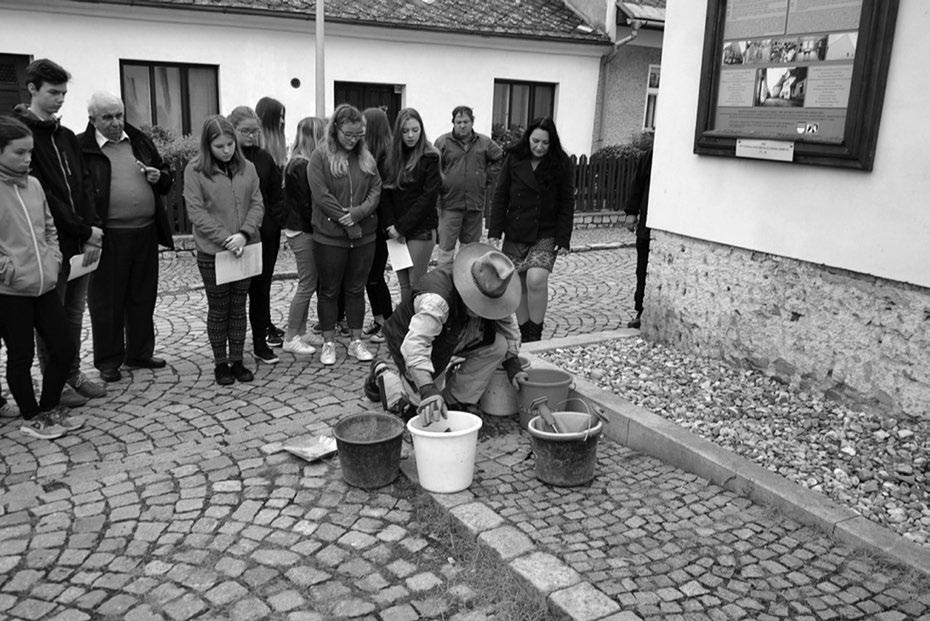 Obas jsme je vak tak provokovali a prali se, ale po bitkch jsme radji rychle utkali. Nakonec ns tatnek poslal pry - m do Pardubic k pbuznm a bratra Pan Vra L., nar. 1923 | Holocaust