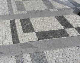 Mozaiková dlažba Obrázek 7 Příklad povrchu z betonové dlažby [3]