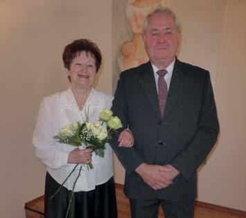 Z Chomutova se přestěhovali do Jablonného v Podještědí v roce 1976, aby zajistili svým dvěma synům Petrovi a Pavlovi lepší ovzduší. Paní Koutná nastoupila od 1.