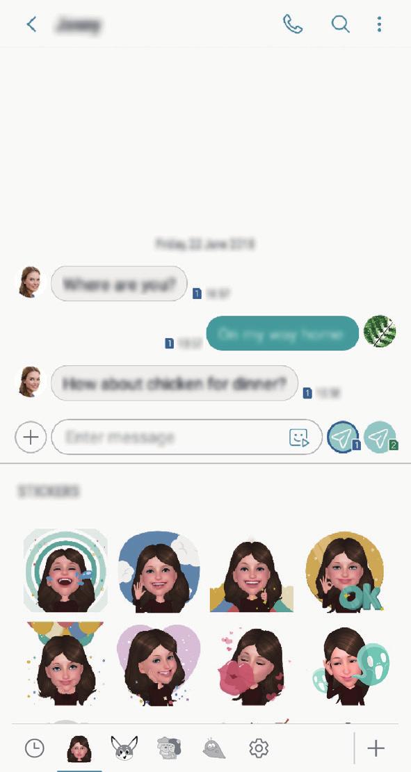Při vytváření zprávy klepněte na položku nebo na klávesnici Samsung, potom klepněte na ikonu Moje emoji.