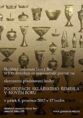 Je jí váza z mléčného skla malovaná emaily z okruhu Friedricha Egermanna, datovaná přibližně do let 1815-20. Je to téměř symbolické, protože takto kvalitní sklo z období první třetiny 19.