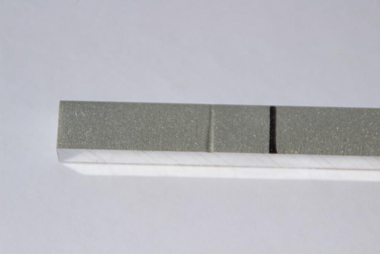 7 Detail spodní hrany u materiálu tloušťky 90 mm a kvalitě Q5.