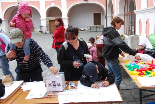 Aktivity našeho občanského sdružení pokračují v několika hlavních oblastech: a) Budování kapacit nevládních neziskových organizací (NNO) primární cílovou skupinou jsou členové a pozorovatelé