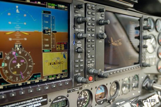 GNSS se využívá i pro časovou synchronizaci elektrických distribučních sítí, vysílačů DVB-T nebo i vysílačů mobilních operátorů simulátory FNTP II certifikované pro GNSS výcvik a 13 letounů vybaveny