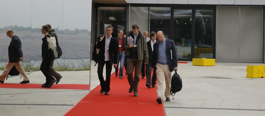 P r o s i n e c 2 0 0 9 foto: Thomas Kläber Všechny nitky byly spleteny dohromady třetí den na panelové diskuzi, která zahrnovala 10 tezí o managementu krajiny po ukončení těžby.