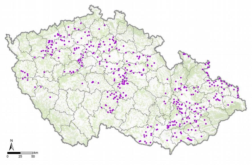 Zpravodaj SOVDS 6 (6): Obr. V důsledku transformace zemědělství v České republice došlo v průběhu let 99 ke zničení části instalovaných hnízdních budek pro sovu pálenou (n=min. 97).