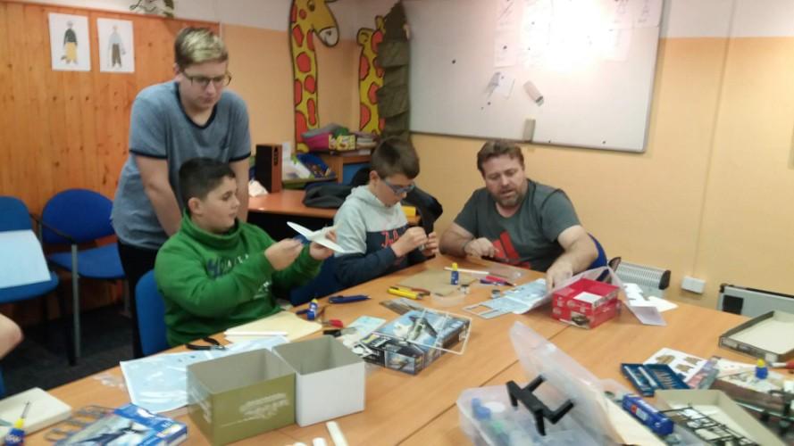 Modeláři Již v minulém roce nás oslovili stodští modeláři Marek Němec a Petr Langmajer, že by své nadšení chtěli předávat dál.
