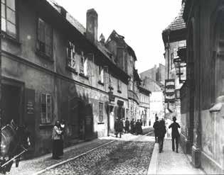 Kdysi malebné ghetto sice nenávratně zmizelo, ale naštěstí nejdůležitější synagogy i Starý židovský hřbitov zůstaly zachovány.