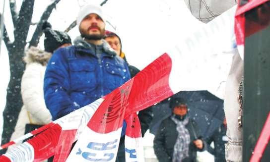Během té doby zaznělo několik dotazů týkajících se jak výše důchodů, tak třeba jeho pozvání do Bílého domu.