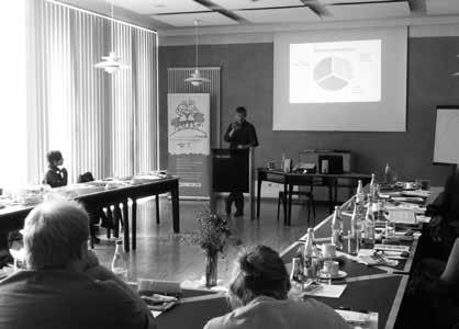 organizací věnujících se dětem v Karlovarském Frank odnášejících si infomateriály o českých Cílem kontaktního semináře bylo poskytnout kraji.
