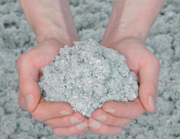 Tepelné izolace Celulóza Tepelná izolace z celulózových vláken vyrobená recyklací papíru Papír se rozmělní a rozvlákní, následně se