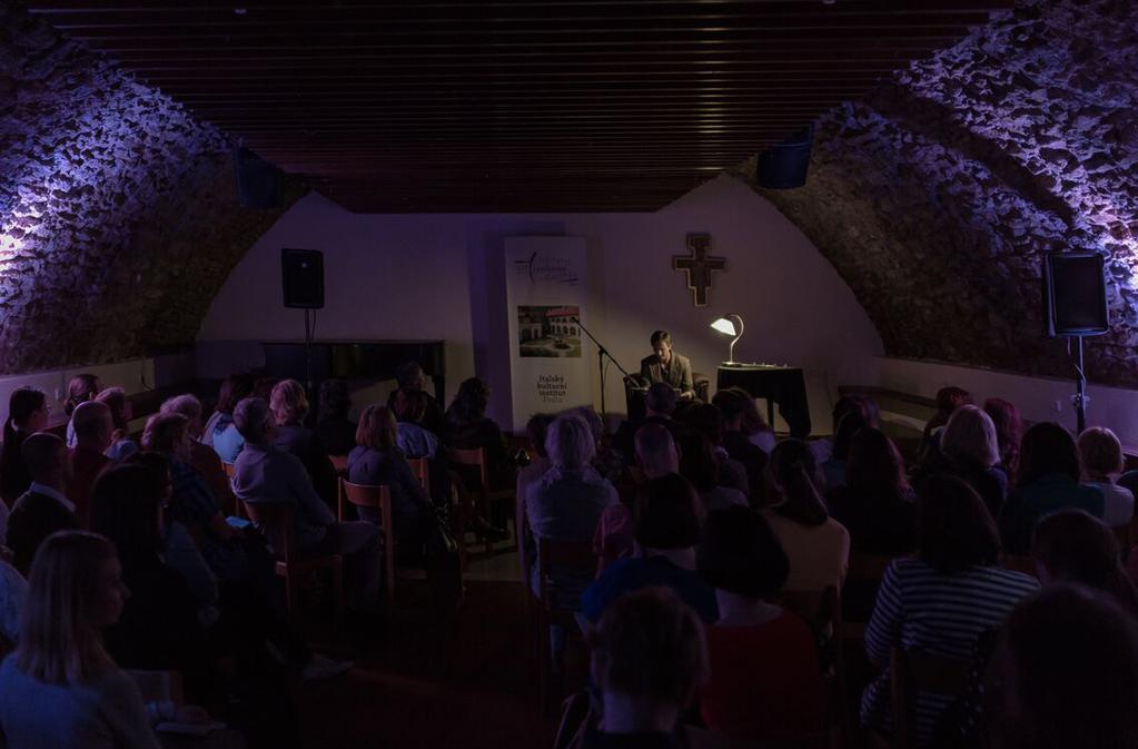 3. ROČNÍK 2018 PRAHA 1 STARÉ A NOVÉ MĚSTO, 9. KVĚTNA 2018 Během Noci literatury ožívá v Praze literaturou vždy jiná městská část. Tento rok to bylo Staré a Nové Město Prahy 1.