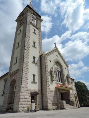Milan Opalka) pri Kostole