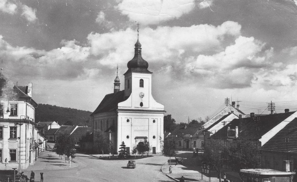 Stálý jídelní lístek Hospůdka U Václava Předkrmy 100 gr Kuřecí nudličky na ledovém salátě s cherry rajčátky 65,- a bazalkovým dresinkem, toust Alergeny: 1,7 Polévky 0,33 l Masový vývar se