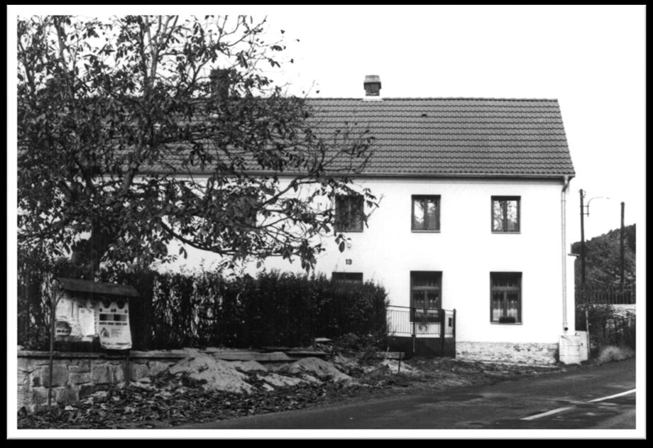 Horní Vysoké, 2004 Zdroj: Antikomplex, z. s. Doporučený postup pro společnou práci v hodině s dataprojektorem 1. Úvodní fáze. Třída si společně s pomocí lupy prohlíží promítanou dvojici fotografií.