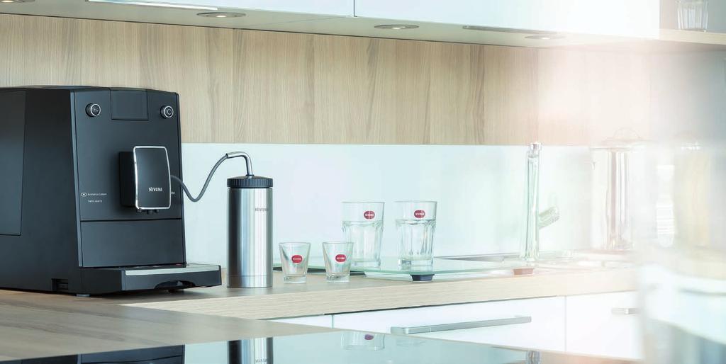 NOVINKA: CafeRomatica 758 PRO CTITELE ČISTÝCH LINIÍ Nový model CafeRomatica 758 je dokonalým přístrojem pro každého, kdo má rád život i kávu čisté, silné a nekomplikované.