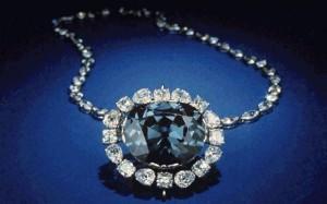 Následně byl diamant odvezen do Evropy, kde se dostal do rukou panovníka Ludvíka XIV. Zde panovníkův klenotník kámen obrousil z původních 112,5 karátů na pouhých 67.