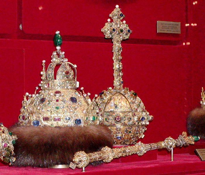 Monomachova čapka, Koruna cara Michala III. Fjodoroviče Romanova Forma Monomachovy čapky byla zachovávána v Rusku aţ do 18. stol. Ve státní sbírce je uloţeno několik podobných korun, stejného typu.