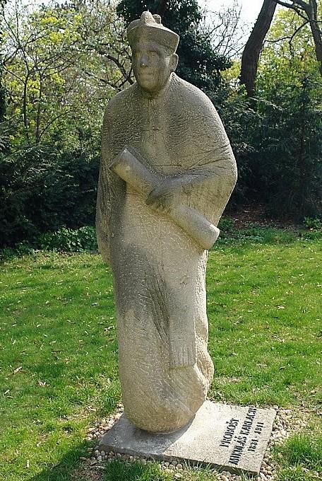 náměstí a následně vytvořil v letech 2000-2003 kopii volnou kopii sochy P. Marie pro plánovanou obnovu mariánského sloupu na Staroměstském náměstí.