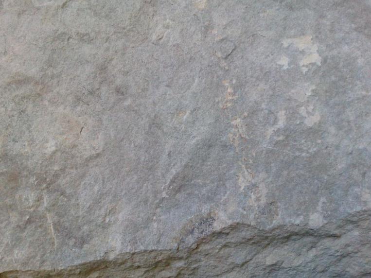 hmotou představuje jeho tmel. Jeho textura je masivní vrstevnatá.