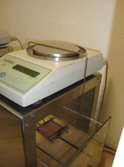 tedy zajímavý ukazatel. Experimenty v této práci byly prováděny na základě této publikace. 4.1 Provedené zkoušky a experiment Na vzorcích byly provedeny nedestruktivní i destruktivní zkoušky.