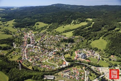 Obr. 36. Vyšší Brod Obr. 37.Cisterciácké opatství Obr. 38. Maria Rast 2.2 Zlín Zlín je okresní město zlínského kraje. Rozkládá se na Vizovické vrchovině na obou březích řeky Dřevnice.
