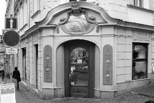 Co je zdravé, může být i dobré! VEGETARIÁNSKÁ RESTAURACE Těšíme se na Vás v příjemném prostředí domu č. p. 210 v Liberci, ve kterém se již před sto lety nacházela vegetariánská restaurace Thalysia.